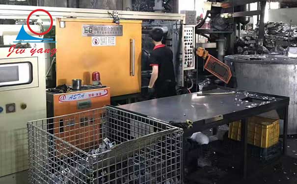 模具的油温机与国偷自产AV一区二区三区麻豆控温之间的区别有哪些？